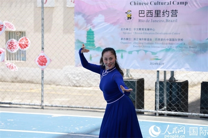 蒙古族舞蹈《熱土》表現(xiàn)出草原兒女的熱情與活力。人民網(wǎng)記者 陳海琪攝