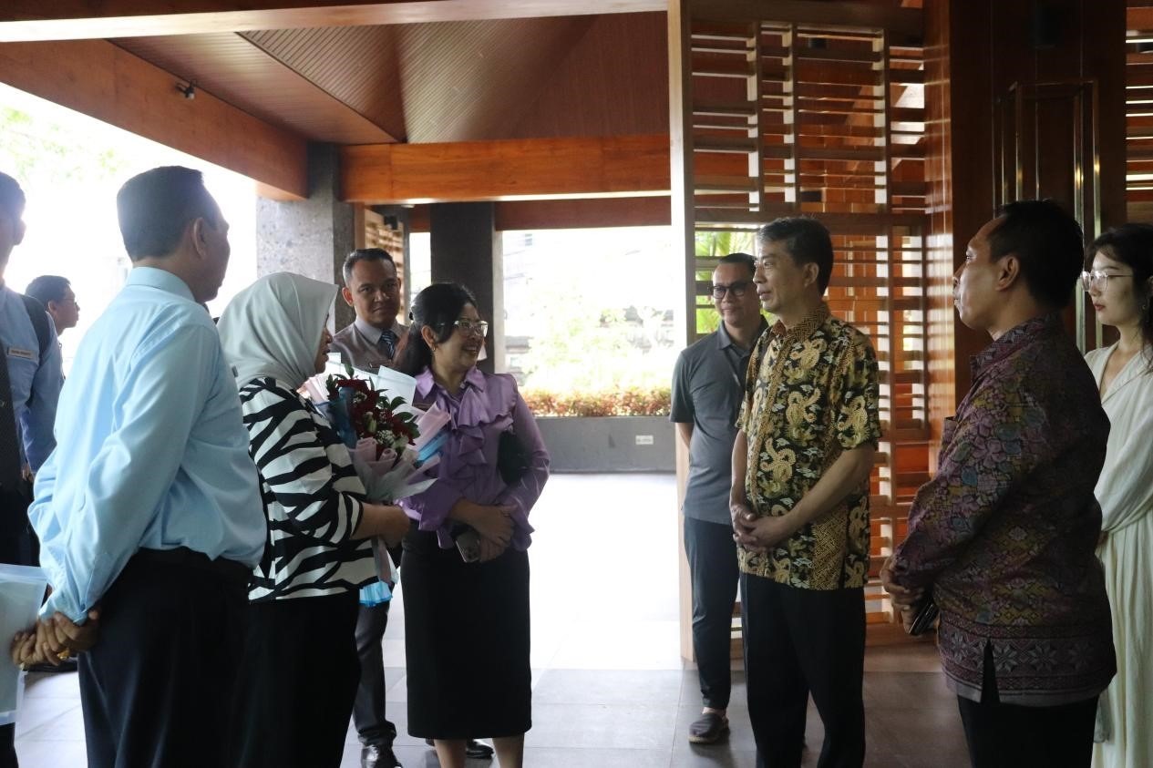 馬蒂尼與師生交流。烏達(dá)雅納大學(xué)旅游孔子學(xué)院供圖