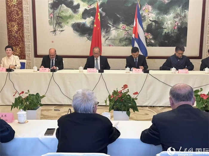 “紀念首批中國學生赴古巴留學暨中古開啟教育合作60周年座談會”在京舉辦。人民網(wǎng)記者 趙健攝