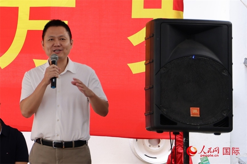 中國駐里約總領(lǐng)館副總領(lǐng)事王尉育在捐贈活動上致辭。人民網(wǎng)記者 陳海琪攝