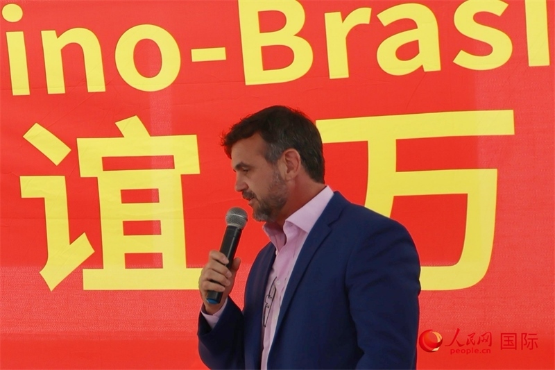 里約州國家環(huán)境研究所所長雷納托·若爾當(dāng)在捐贈活動上致辭。人民網(wǎng)記者 陳海琪攝