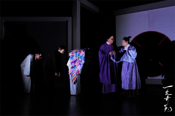 《一文奇冤》劇照。中國國家話劇院供圖