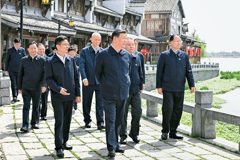 2024年3月18日至21日，中共中央總書記、國家主席、中央軍委主席習近平在湖南考察。這是19日上午，習近平在常德河街考察。 新華社記者 謝環(huán)馳/攝