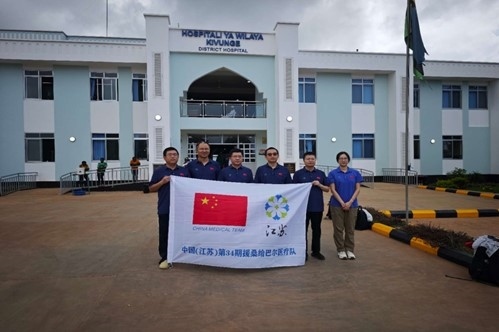 中國援桑給巴爾醫(yī)療隊在基文吉區(qū)醫(yī)院開展相關(guān)活動。中國援桑醫(yī)療隊供圖