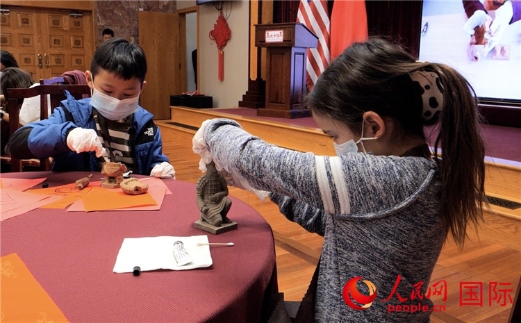 “我是文物修復(fù)師”活動環(huán)節(jié)。李鑫江攝