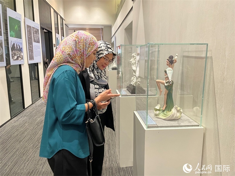 觀眾在參觀展覽。 人民網(wǎng)記者 劉慧攝