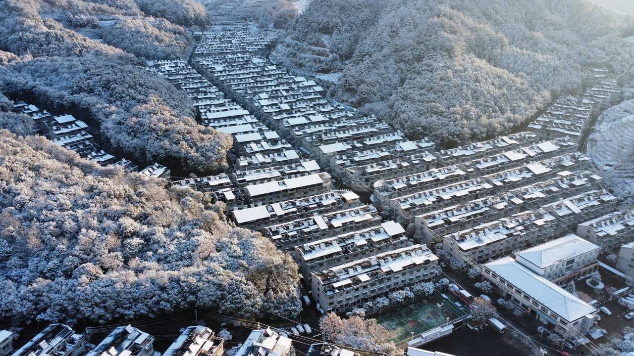 慶元縣濛洲街道同濟(jì)新村，雪后初霽。慶元縣融媒體中心 供圖