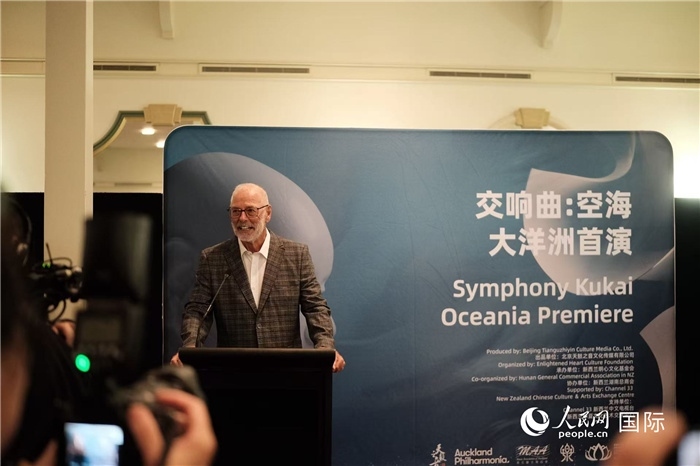 招待會(huì)現(xiàn)場(chǎng)，奧克蘭市市長(zhǎng)韋恩·布朗發(fā)言。張波若攝