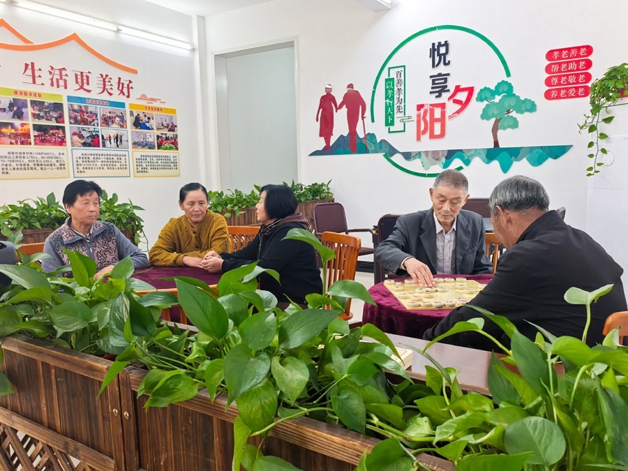 圖為湖北省咸寧市嘉魚縣潘家灣鎮(zhèn)四邑村養(yǎng)老服務驛站一角（2024年11月5日攝）。新華社記者 肖藝九 攝