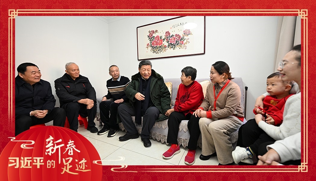 2025年1月23日，農歷新年前夕，習近平總書記在遼寧沈陽大東區(qū)長安街道長安小區(qū)考察時，走進居民郎素蘭家中看望。