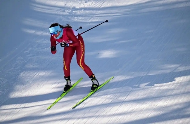 2月9日，中國隊選手巴亞尼·加林在比賽中。新華社記者 張龍攝