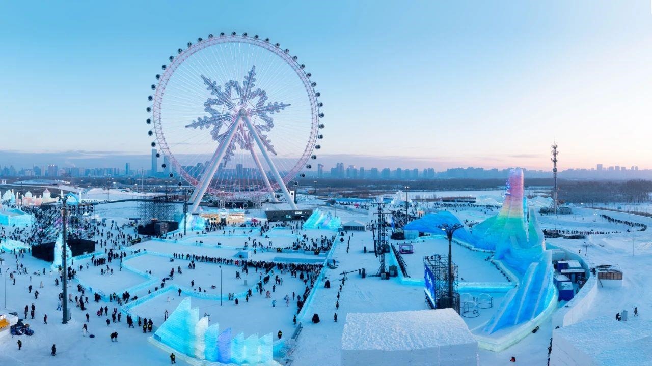 △哈爾濱冰雪大世界吸引游客前來打卡。