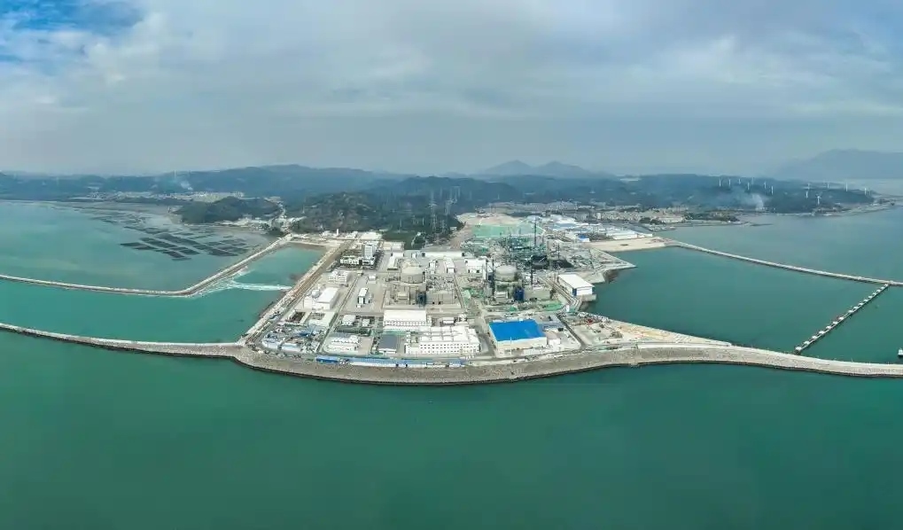 △2025年1月1日0時(shí)17分，經(jīng)過168小時(shí)滿功率連續(xù)運(yùn)行考核，漳州核電1號(hào)機(jī)組正式投入商業(yè)運(yùn)行。