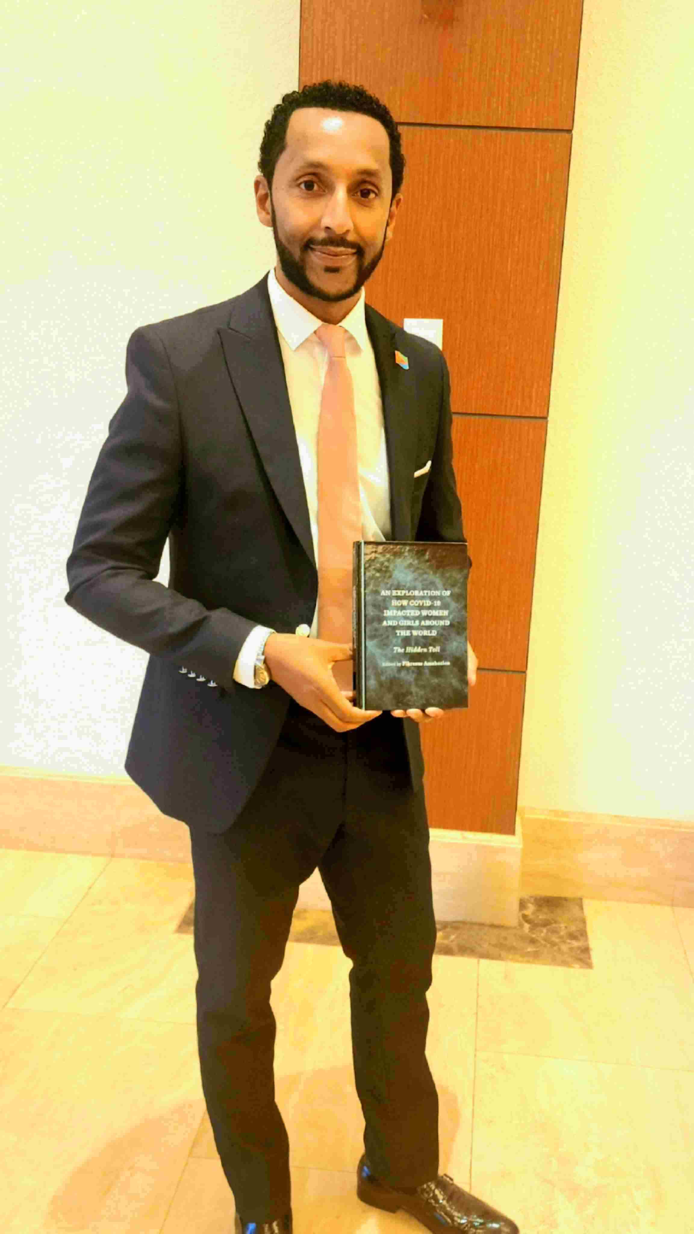 厄立特里亞戰(zhàn)略研究中心研究員、知名作家學(xué)者菲克雷耶蘇斯。圖片由受訪者提供