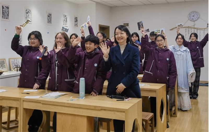 匡園初步部校長(zhǎng)鐘演發(fā)言。