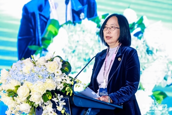 中國高等教育學(xué)會學(xué)術(shù)咨詢發(fā)展委員會委員、中國高等教育學(xué)會原副秘書長、《中國高教研究》主編王小梅。