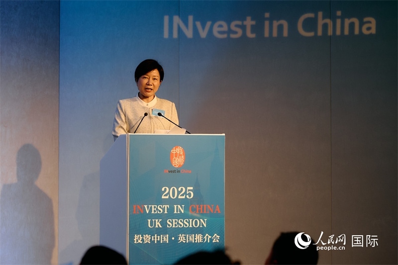 湖南省商務廳廳長龍小紅做商務工作情況推介。楊浩鵬攝。