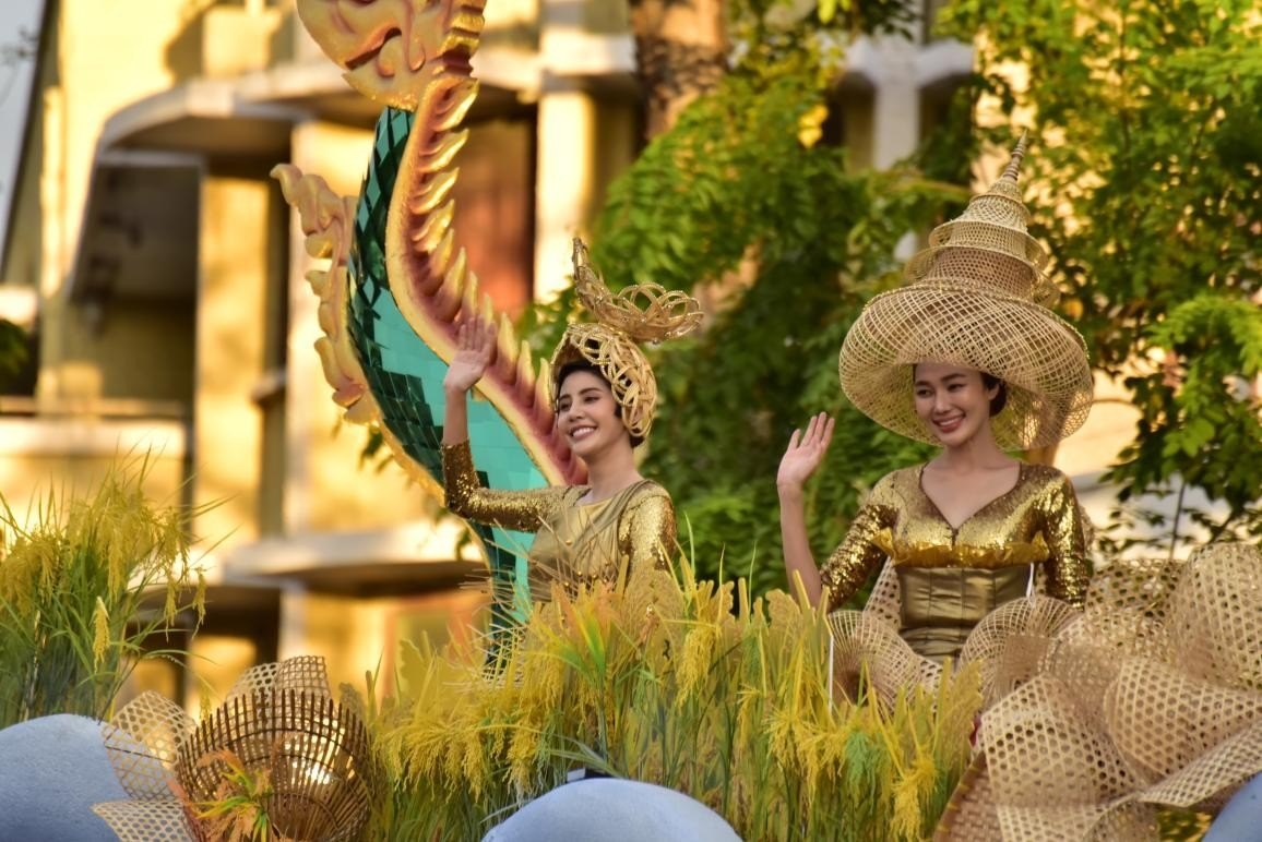 “祝福之河”花車以神龍形象象征水的神圣與豐饒，寓意祈福納祥。泰國國家旅游局供圖