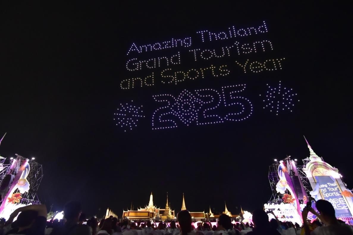 由1200架無人機組成的燈光秀點亮夜空。泰國國家旅游局供圖