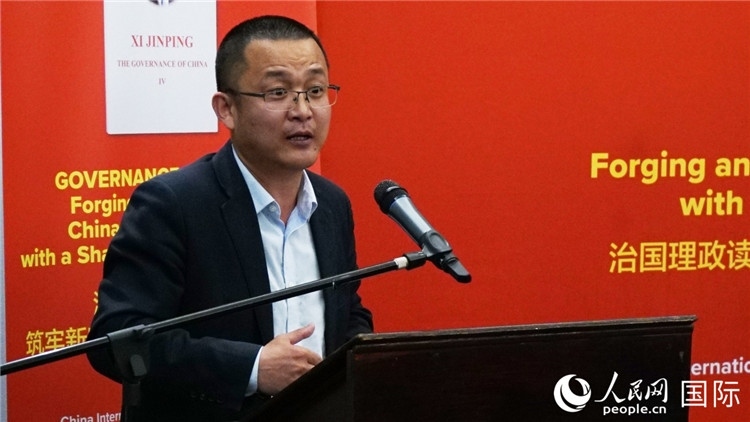 中非青年婦女協(xié)會主席、南非大學(xué)教授秦效順在讀書會上發(fā)言。人民網(wǎng) 劉暢攝