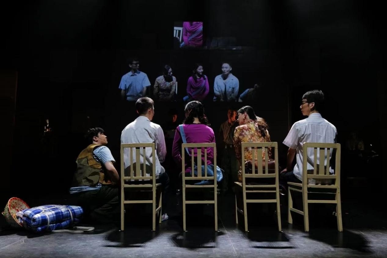 《布吉出租屋》劇照。國(guó)家話劇院供圖