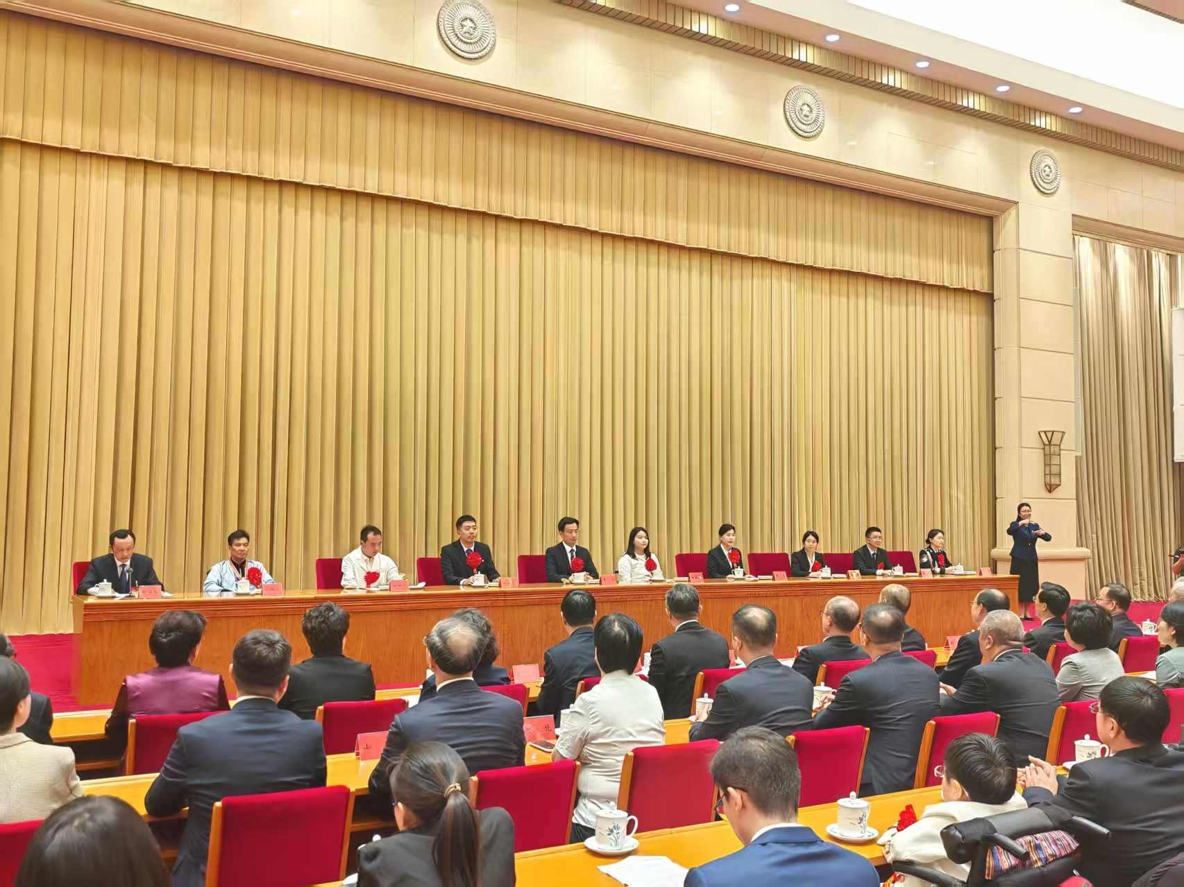 第七次全國自強模范暨助殘先進事跡首場報告會現(xiàn)場。 人民網(wǎng)記者 王子鋒攝