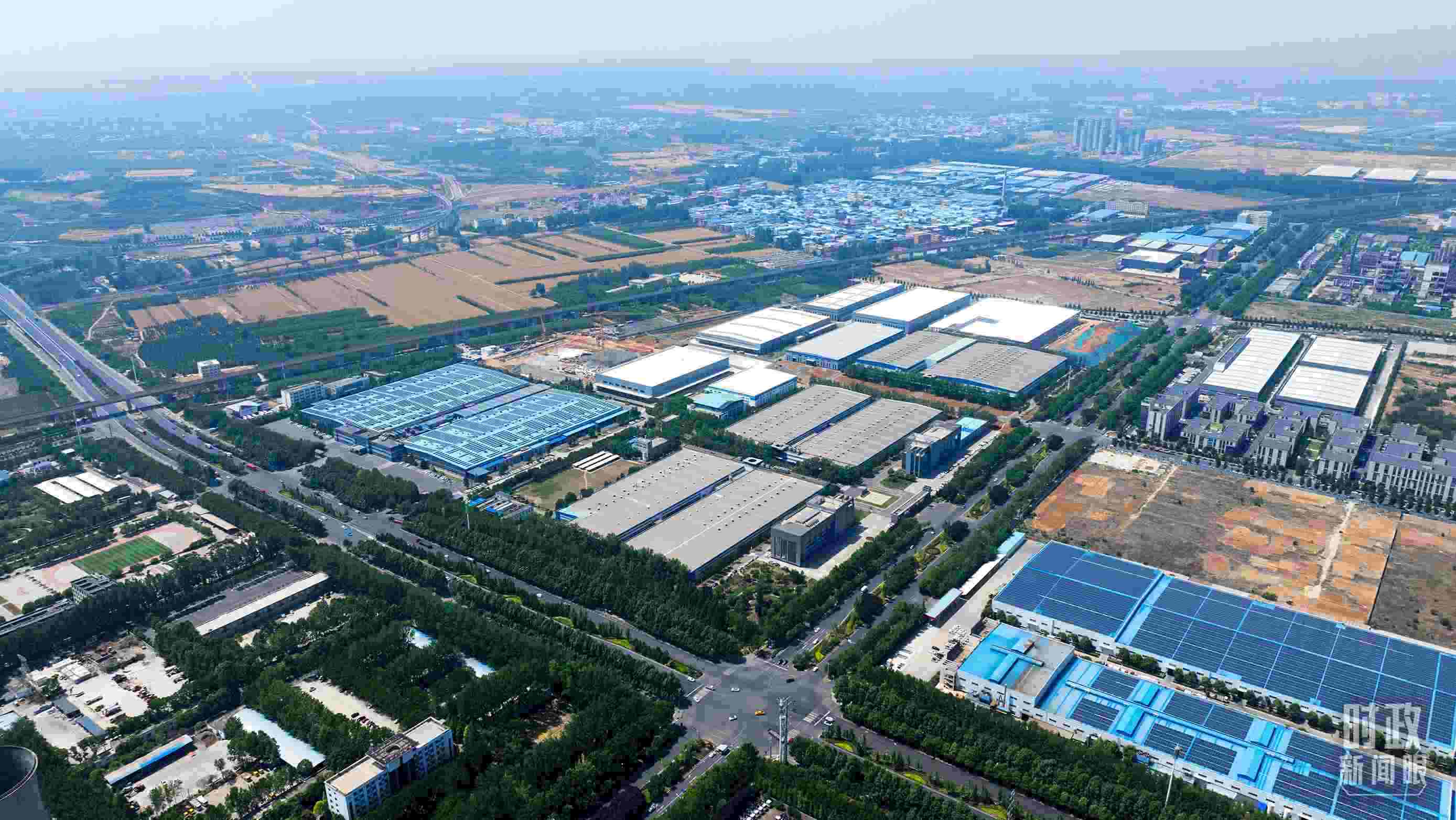 △俯瞰洛陽軸承集團股份有限公司。（總臺央視記者范凱拍攝）