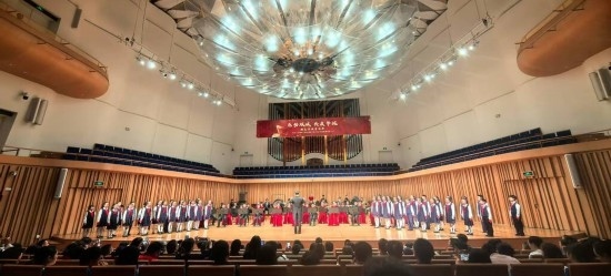 重慶大學(xué)城樹人小學(xué)校管樂團(tuán)參加比賽。