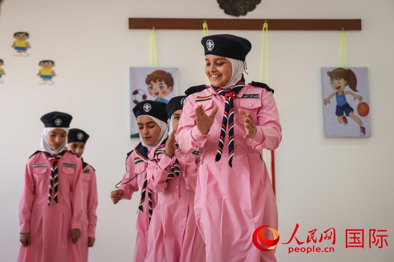 阿爾穆塔?阿里卡特國(guó)際學(xué)校的學(xué)生在展示課間活動(dòng)。人民網(wǎng)記者 薛丹攝